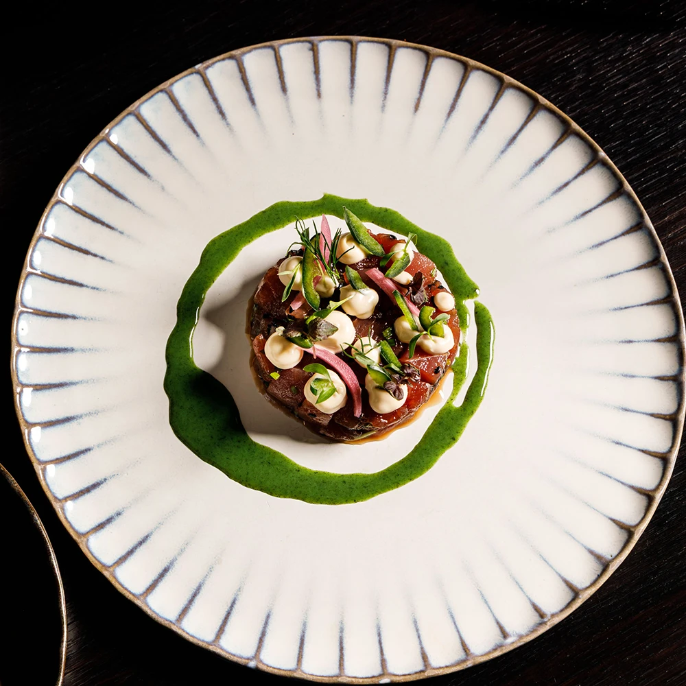 Kreativ angerichtetes Fine Dining Gericht